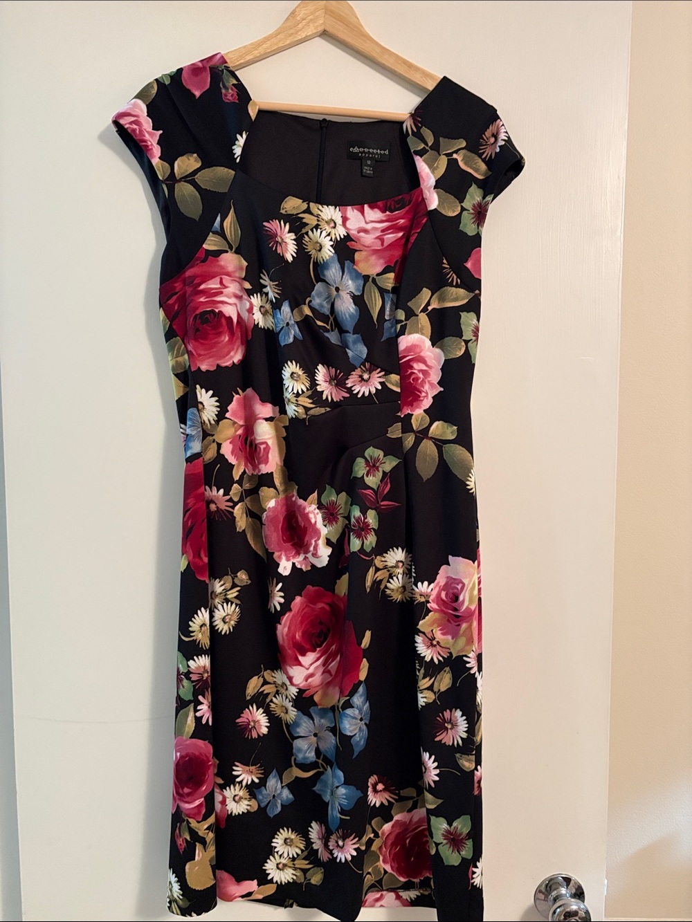 🌸🖤 Stunning Floral Midi Dress